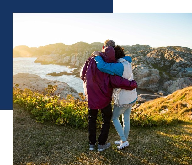 homepage Tier 1 - Couple looking over a mountain on a sunny day